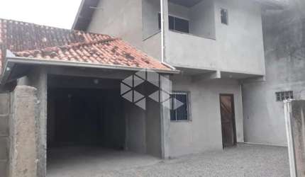 Casa 3 dormitórios com 1 suíte bairro Vargem Grande
