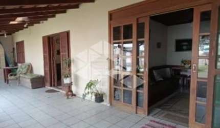 Casa 3 dormitórios sendo 1 suíte nos Ingleses