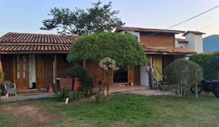 Terreno com 3 casas à venda no Rio Vermelho por R$ 635.000,00