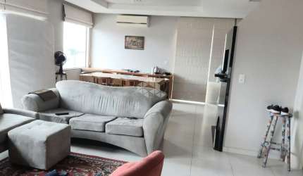 Amplo apartamento de 1 quarto na praia dos Ingleses