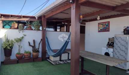 Cobertura com 3 quartos, sendo 1 suite , vaga de garagem e próximo à praia.