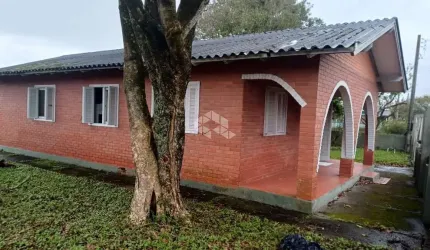 LINDA CASA MOBILIADA NO CENTRO DE ARROIO DO SAL