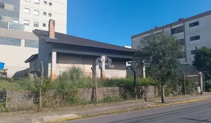 Cassa 220m², terreno 500m², 3 suítes, em construção, bairro Santa Catarina