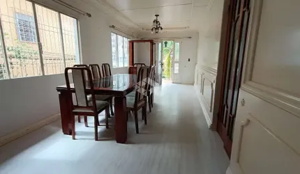 Casa 2 dormitórios, espaço p escritório garagem 2 xarros