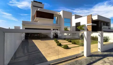 Casa na Pedra Branca com 3 quartos sendo 1 suite