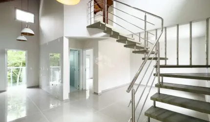 Casa nova em condomínio fechado a venda