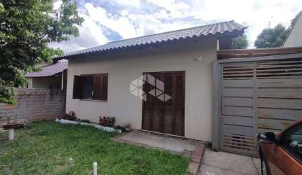 Casa Charmosa com Quiosque e Energia Solar: Seu Novo Lar Aguarda por Você!