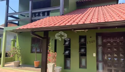 Bela residência com 3 dormitórios (1 suíte)