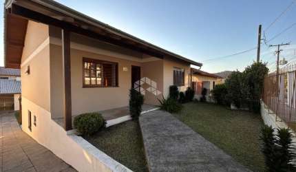 Casa com 3 dormitórios bairro Floresta - Estância Velha