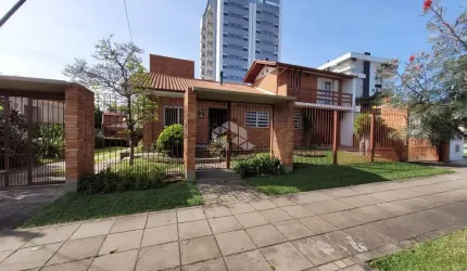 Casa ampla com 3 quartos 3 banheiros piscina, bairro Morro do Espelho São Leopoldo.