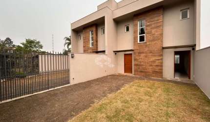 Casa Sobrado, 2 dormitórios, 1 suite, 2 banheiros, 1 lavabo, cozinha, sala, patio fundos, aceita financiamento bancário.