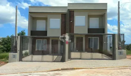 Casa com 3 dormitórios sendo um suíte com sacada, sala estar,jantar vaga para 2 carros aceita financiamento bancário, FGTS.
