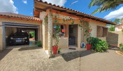 Casa térrea 02 dormitórios, 02 vagas garagem, pátio, quiosque com churrasqueira, bairro Bela Vista, Estância Velha. Aceita financiamento e FGTS