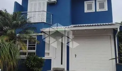 Casa de Condomínio com 3 Quartos e 2 banheiros à Venda.