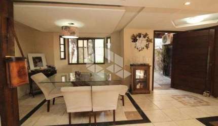Casa com 4 dormitórios com 5 vagas