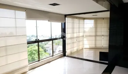 Três suítes com sacada com vista deslumbrante.