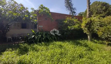 Casa térrea, a poucos metros da Orla de Ipanema, zona sul de Porto Alegre/RS.