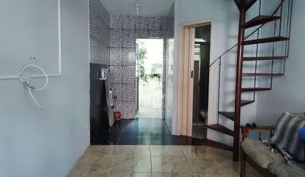 Casa à venda, com 2 quartos/dormitórios, 1 vaga/box, no bairro Guarujá, Zona Sul de POA/RS.