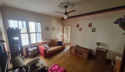 Apartamento de 2 dormitórios de frente para a Redenção.