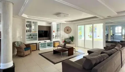 CASA Á VENDA COM 5 SUÍTES E VISTA MAR EM JURERÊ IINTERNACIONAL