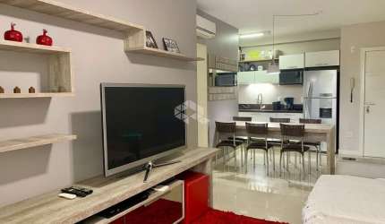 APTO 1 SUÍTE E UM DORMITÓRIO EM JURERÊ