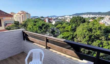 Cobertura semimobiliada com vista para o mar em Jurerê Internacional!