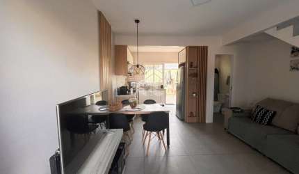 CASA  à venda nos ingleses, próximo da praia, com dois dormitórios e duas garagens