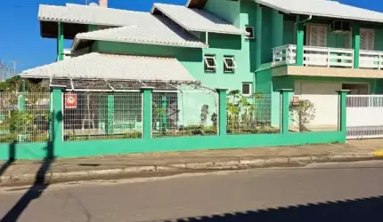 Casa à venda com 5 dormitórios em Capão Novo à 400m da praia