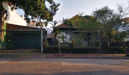 Residência de Alvenária 3 quarto, 338,5 m², e garagem p/4 carros na Azenha.
