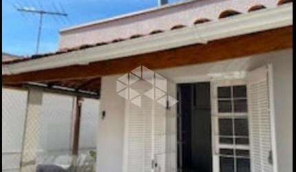 Brooklin, casa para venda prócima ao metrô com 03 dormitórios e 02 vagas de garagem