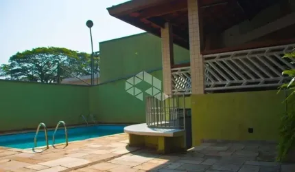 Sobrado à venda COM PISCINA, 412m² com 4 suítes e 8 vagas no Campo Belo, próximo ao metrô