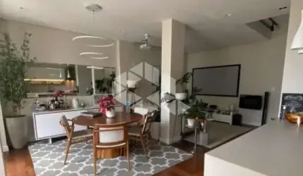 VENDA Sobrado de 250m² com 5 dormitórios sendo 3 suítes e 3 vagas na região do Brooklin, próximo do metrô