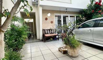 VENDA Casa de vila de 140m² com 3 dormitórios sendo 2 suítes e 2 vagas na Vila Cordeiro