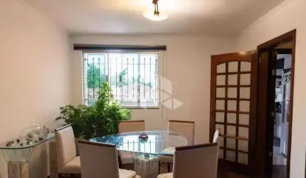 VENDA Sobrado com 266m², 5 dormitórios, 4 banheiros e 4 vagas na Vila Mariana, próximo de metrô