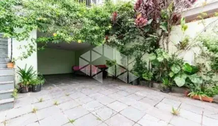 VENDA Sobrado com 138m² com 3 dormitórios (1 suíte) e 3 vagas no Bosque da Saúde, próximo de metrô