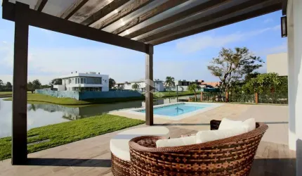 CASA NO CONDOMÍNIO ILHAS PARK COM CINCO SUITES E  ACESSO AO RIO