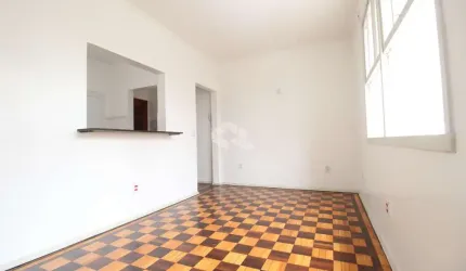 Apartamento de 2 dormitórios reformado no Menino Deus com estacionamento