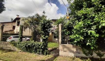 Casa com 3 dormitorios + 1 Apartamento e Vaga para ate 5 veiculos