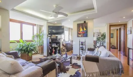 APARTAMENTO COBERTURA COM 3 DORM/QUARTOS E VAGA NO MENINO DEUS