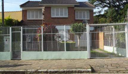 CASA COM 3 DORM/QUARTOS BAIRRO TERESÓPOLIS EM PORTO ALEGRE