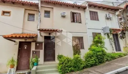 Cada em condomínio fechado na Av. Monte Cristo com 3 quartos e 1 suite em 72,87m2 na Vila Nova em Porto Alegre