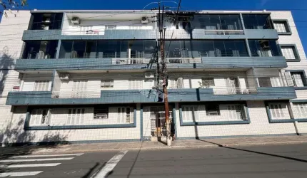Apartamento dois dormitórios com sacada, dependência de empregada e de frente