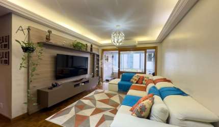 Apartamnento de 03 Dormitórios,  garagem, no Menino Deus próximo a orla do Guaiba