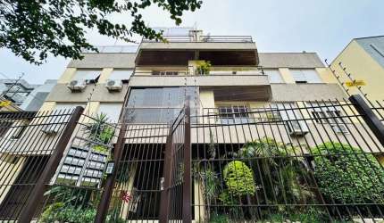 Cobertura mobiliada com 2 dormitórios e terraço com jacuzzi no bairro Petrópolis - 201m² privativos