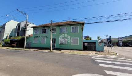 Prédio bem localizado.