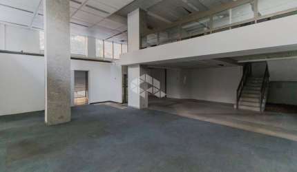 Loja, Mezanino, 2 salas, na Praça Mauricio Cardoso, com 575,48m2, Bairro M. de Vento, Porto Alegre