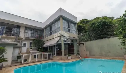 Esplêndida casa/sobrado com 650 m² de área construída.