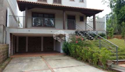 Casa 3 quartos c/Suítes, sala, lareira - Adega