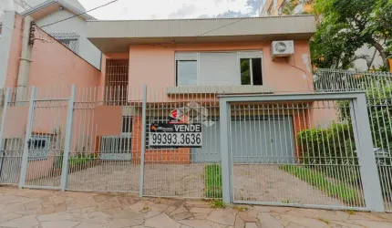 Casa de 3 dormitório no coração do bairro Petrópolis.