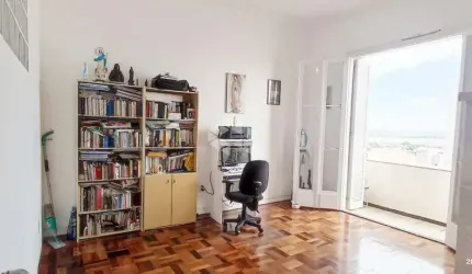 APARTAMENTO  NO  ÚLTIMO ANDAR COM VISTA PARA O GUAÍBA